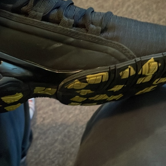 EUC Puma runners! Worn twice sz 10 mens 11 woman’s - Picture 9 of 10